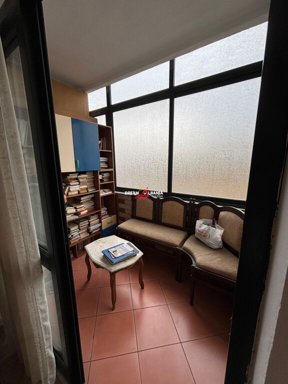 Appartamento 3+1+2 wc+3 balconi in affitto in Rruga e Kavajës, Tirane (ID4231499)