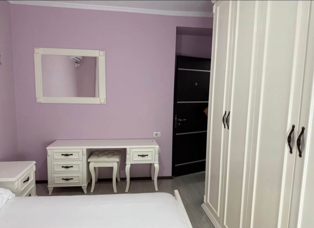 Jepet me qira apartament 2+1 te Komuna e Parisit