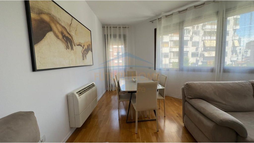 Qera, Apartament 2+1+2+ parkim, Rruga e Barrikadave , Tirane .