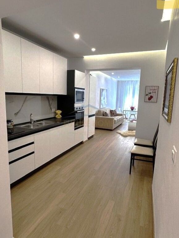 Qira, Apartament 2+1, Gjimnazi Petro Nini Luarasi