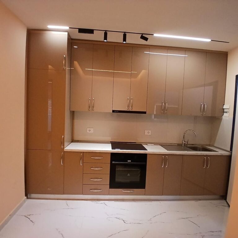 Apartament 1+1 per qira tek Shkolla e Bashkuar.