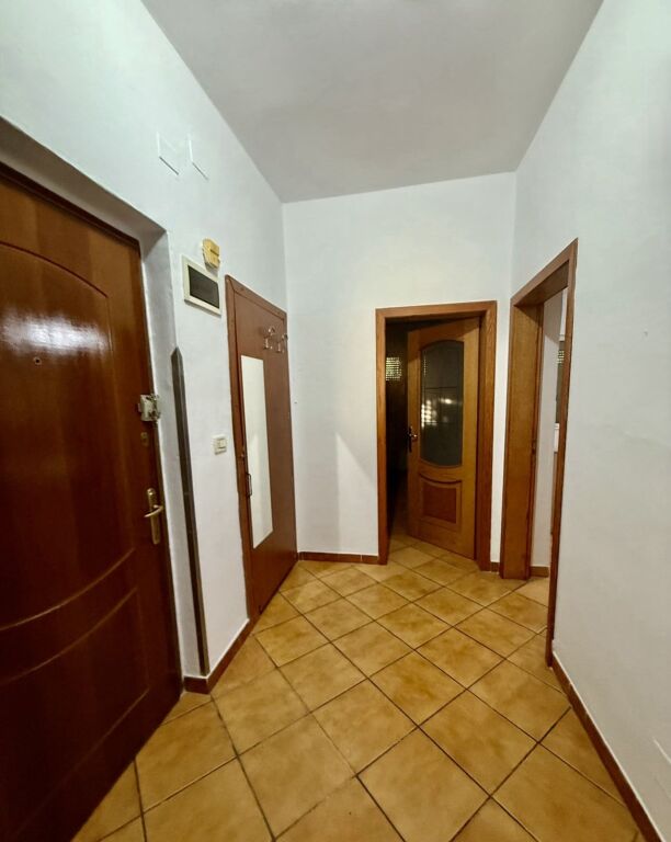 Jepet me qira apartament 2+1 te Kryqëzimi i Brrylit 500 Mije Leke
