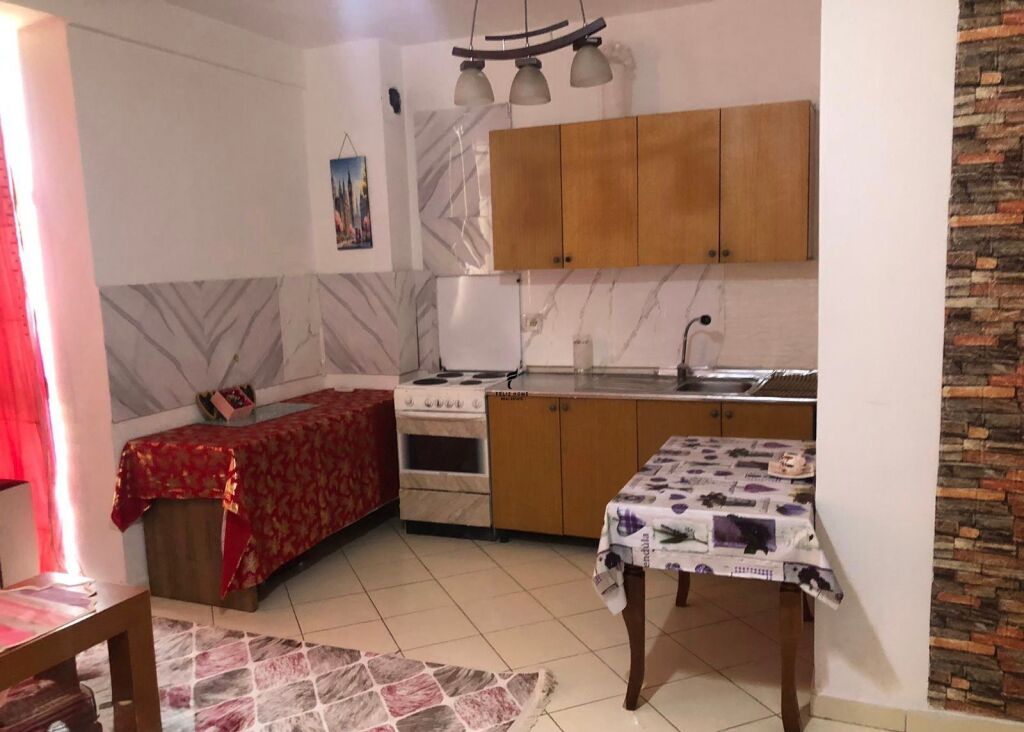 Astir mbrapa Artistit jepet me qera apartament  1+1