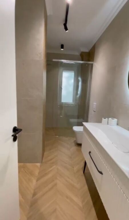 Jepet  me qera apartament  2 +1+2  Kristal centërr