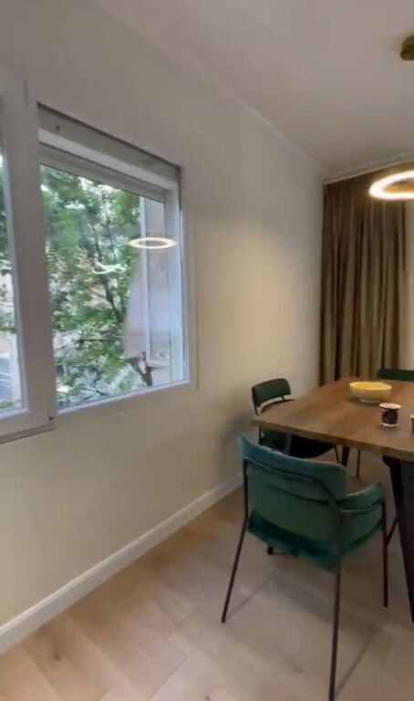 Jepet  me qera apartament  2 +1+2  Kristal centërr