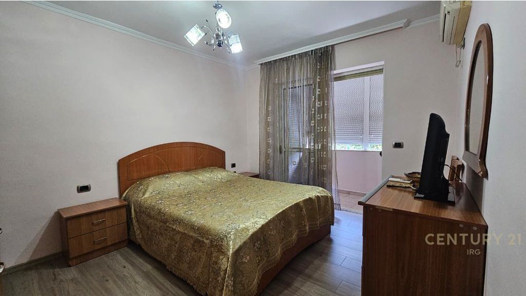 APARTAMENT 2+1 NË SHITJE TEK FUSHA E SPORTIT, ALI DEMI