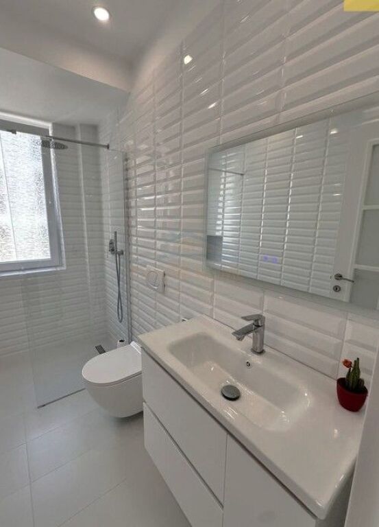 Qira, Apartament 2+1, Gjimnazi Petro Nini Luarasi