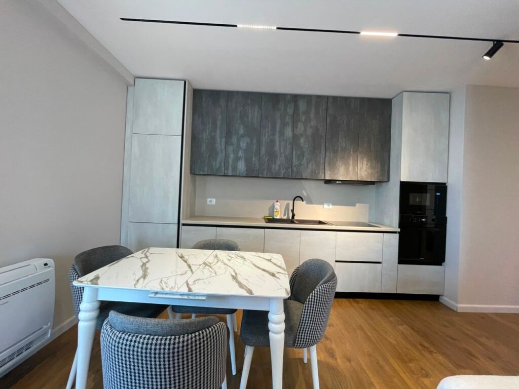 Apartament 2+1 per qira tek Kika 2 tek Komuna e Parisit.