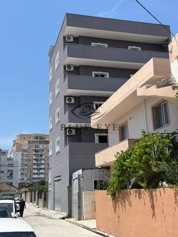 VILË 4-KATËSHE ME QIRA KATI I PARE – SPITALL, DURRES