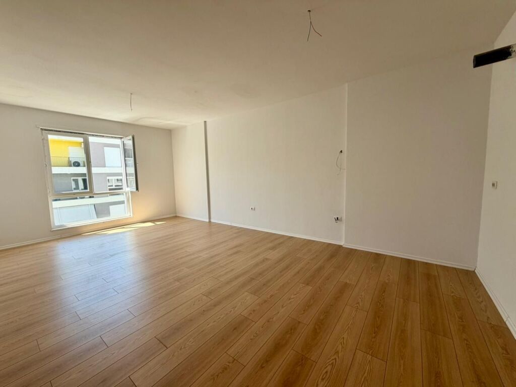 Apartament 2+1+2 per shitje Univers City