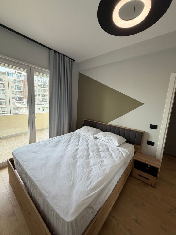🏡 Shitet Apartament 1+1 | Shkëmbi i Kavajës, përballë Hotel Belavista
