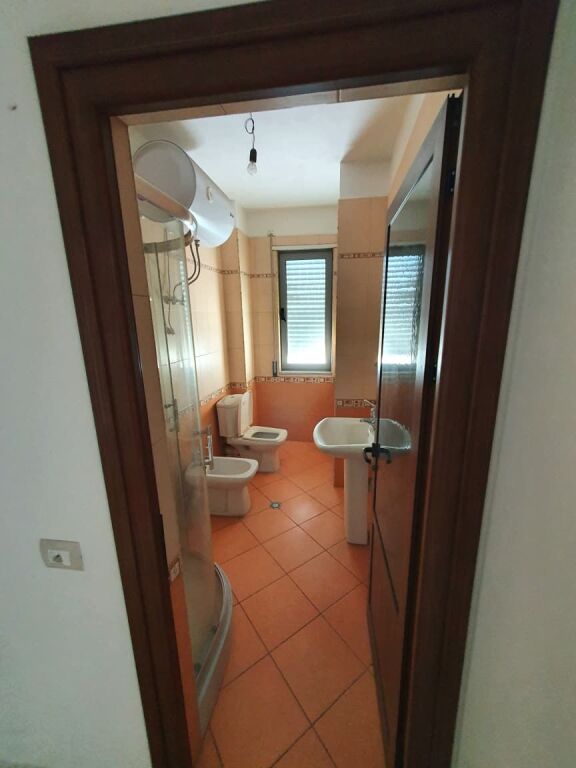 🏡 Shitet Apartament Modern 1+1 në Plepa, Durrës – Mundësi e Shkëlqyer Investimi dhe Banimi!