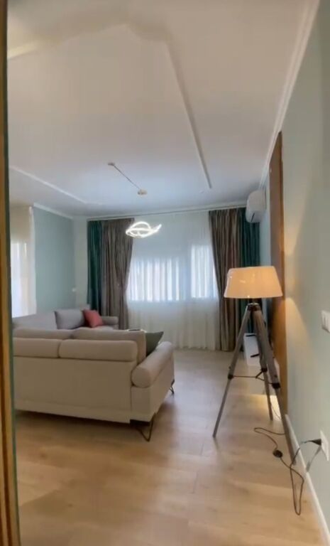 Jepet  me qera apartament  2 +1+2  Kristal centërr