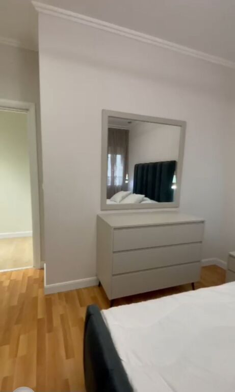 Jepet  me qera apartament  2 +1+2  Kristal centërr