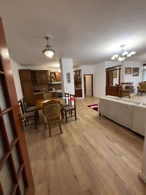Appartamento 3+1+2 wc+3 balconi in affitto in Rruga e Kavajës, Tirane (ID4231499)