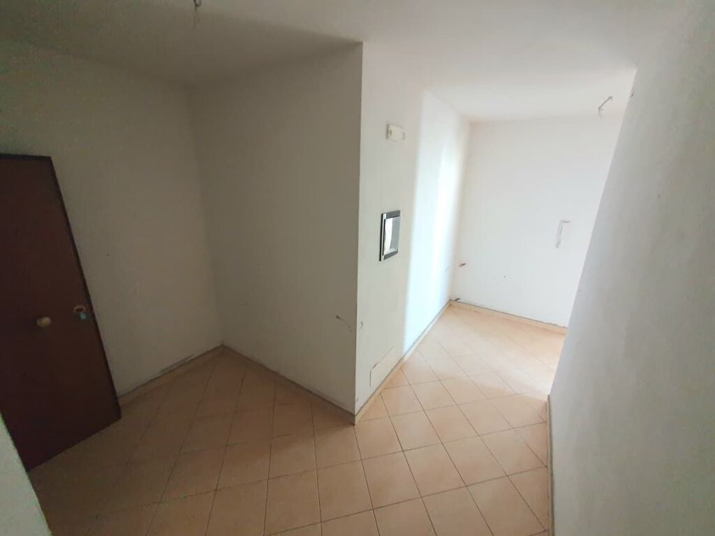 🏡 Shitet Apartament Modern 1+1 në Plepa, Durrës – Mundësi e Shkëlqyer Investimi dhe Banimi!