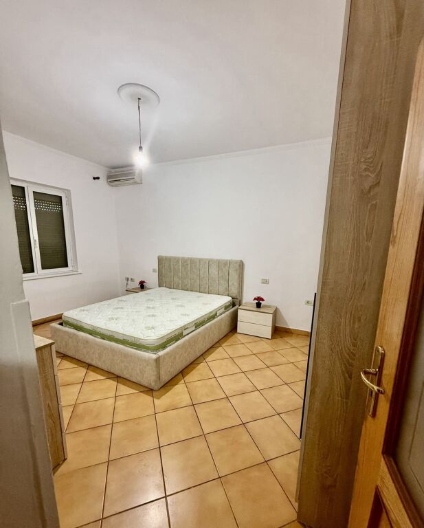 Jepet me qira apartament 2+1 te Kryqëzimi i Brrylit 500 Mije Leke
