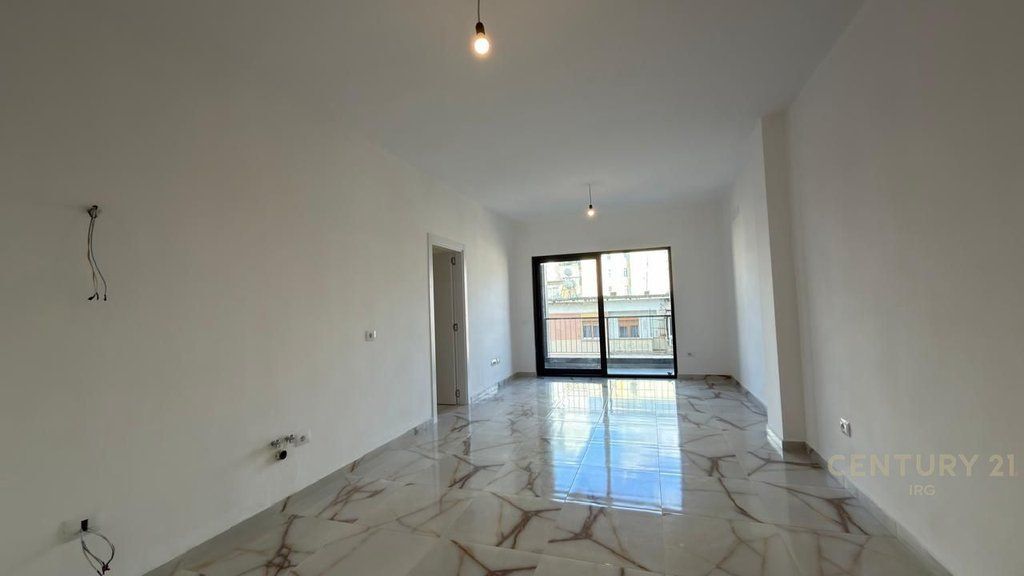 Appartamento 2+1+2 per ufficio disponibile in Via Barrikadave!