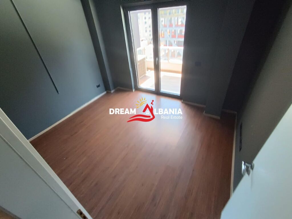 Appartamento in Affitto 3+1+2 Bagni (Spazio UFFICIO) a Zogu i Zi a Tirana (ID 4231498)