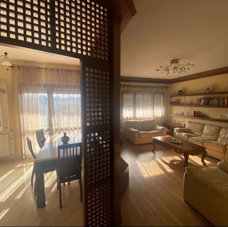 SHITET SUPER APARTAMENT 2+1+2 TEK ZOGU I ZI