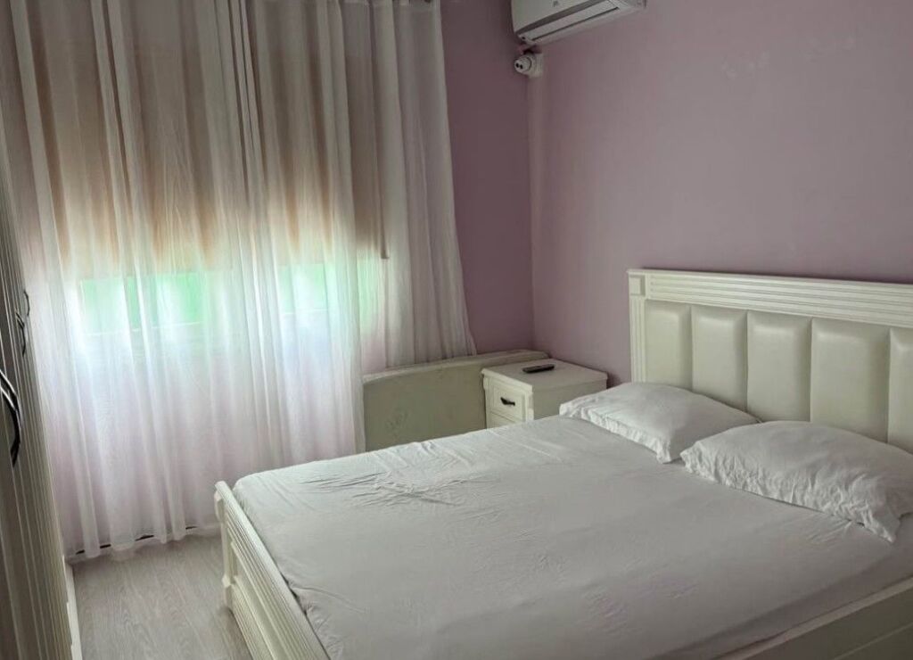 Appartamento 2+1 in affitto a Komuna e Parisit