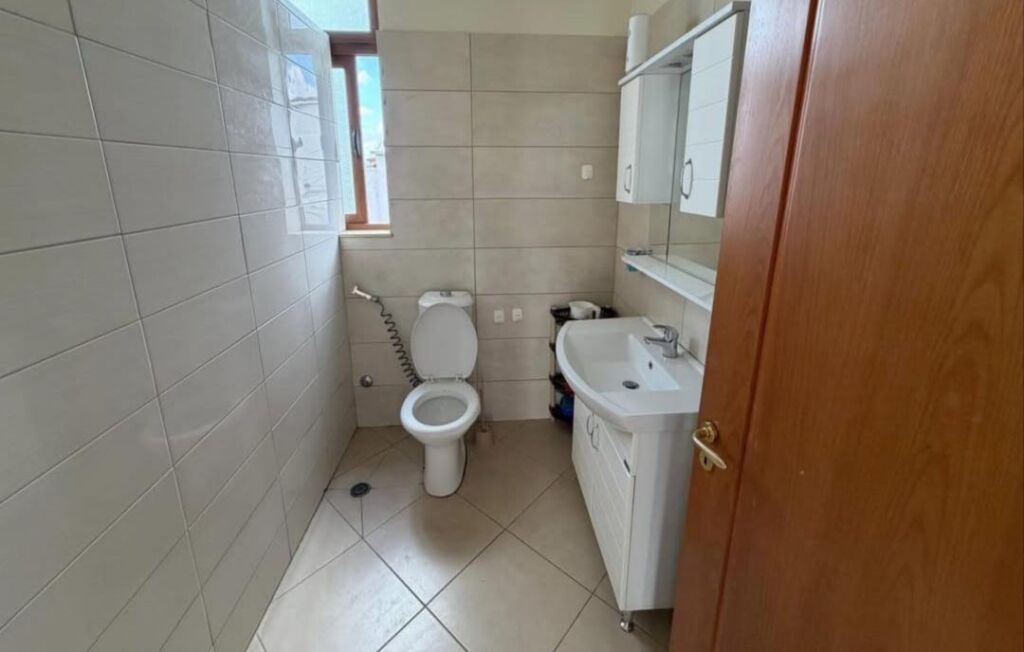 Apartament 3+1 per qira prane Ambasades Amerikane tek Rruga e Elbasanit.