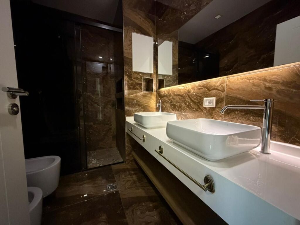 Apartament 2+1+Oborr+Parking per qira tek Montesori School tek Liqeni i Thate.