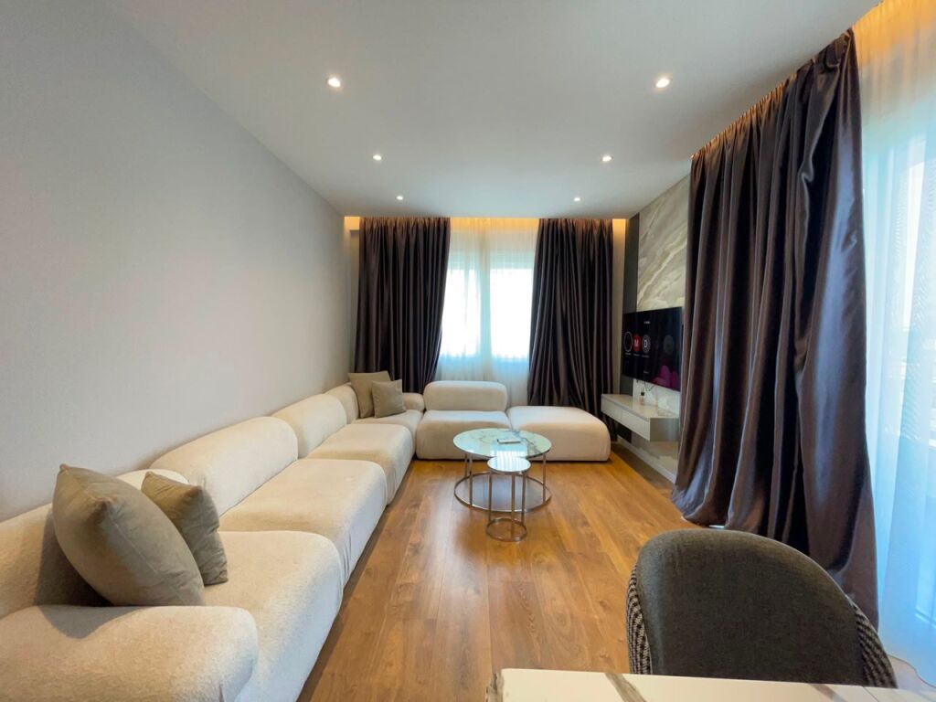 Apartament 2+1 per qira tek Kika 2 tek Komuna e Parisit.