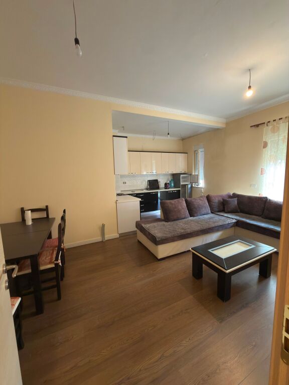 Jepet me qira apartament 1+1