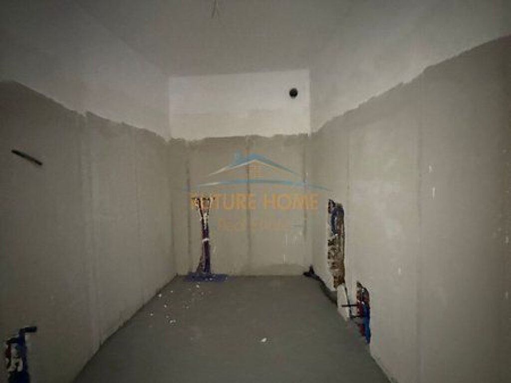 Shitet, Apartament 1+1, Space City, Paskuqan.