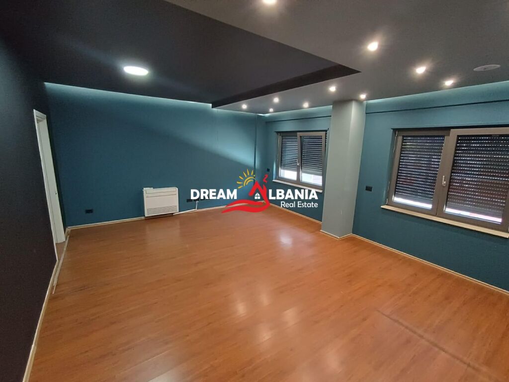 Appartamento in Affitto 3+1+2 Bagni (Spazio UFFICIO) a Zogu i Zi a Tirana (ID 4231498)