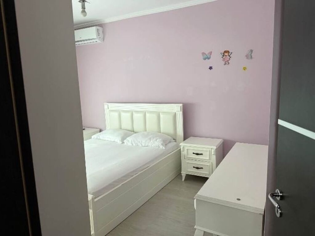 🏡 Apartment for Rent at the Paris Commune, 750 thousand lek