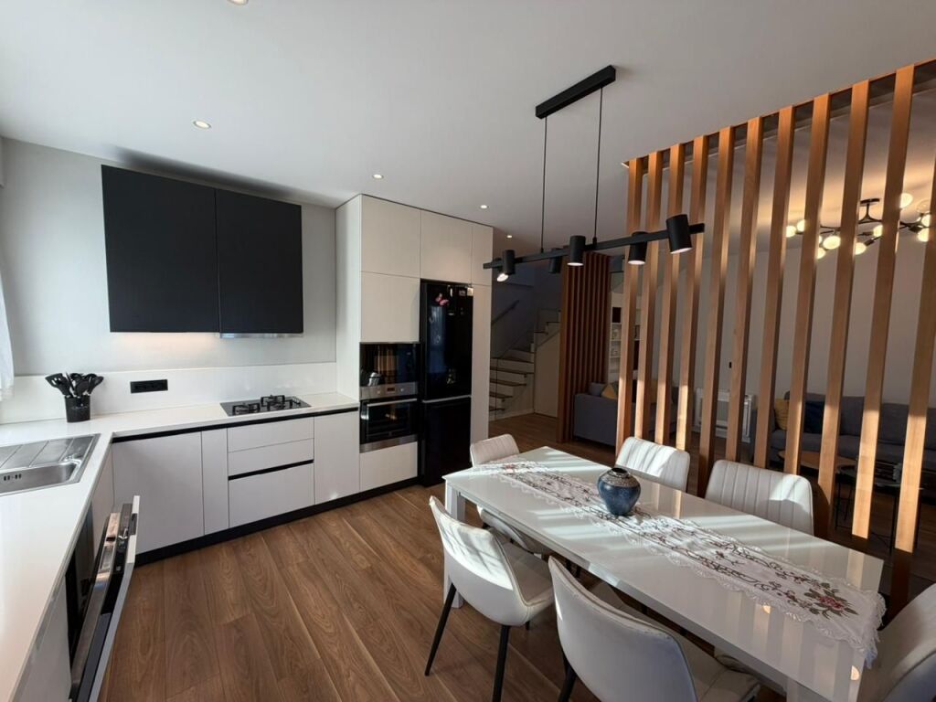 🏡 Duplex 3+1 apartment for rent in the 5 Maj area 💰 70,000 lekë /month