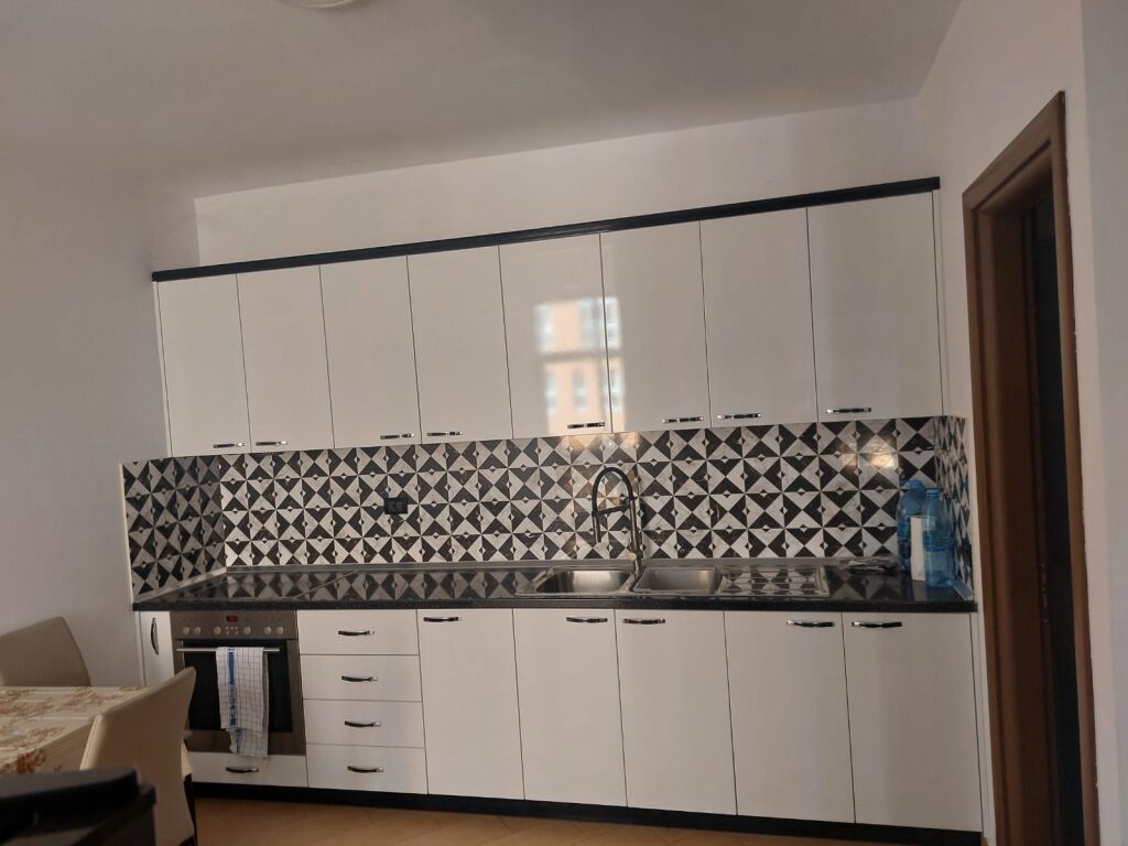 Affitto | Apartament 2 + 1 | Vila L | 450 €/mese