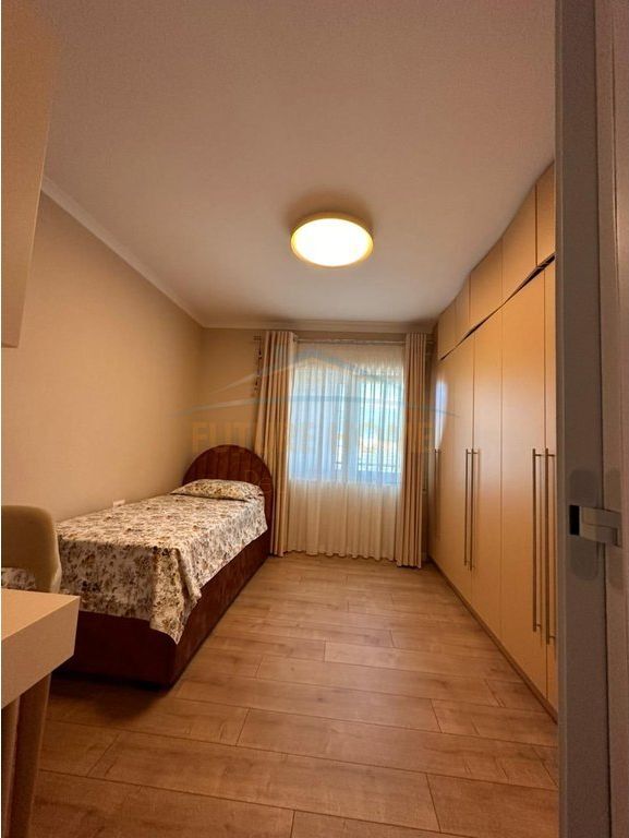 Qera, 3+1+2+Post parkimi, Stacioni i Trenit, Tirane.
