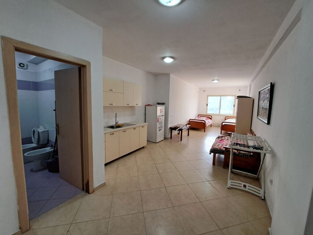 Garsoniere me Qera ne Yzberisht, Prane Rrethrrotullimit (ID 5201001)