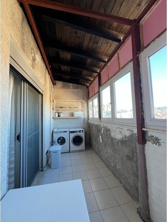 SHITET APARTAMENT 2+1+ VERANDE TE DREJTORIA E POLICISE !