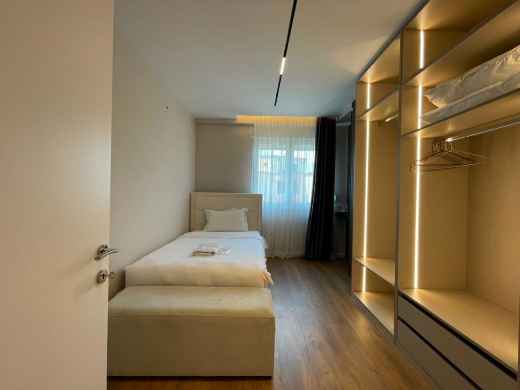Apartament 2+1 per qira tek Kika 2 tek Komuna e Parisit.
