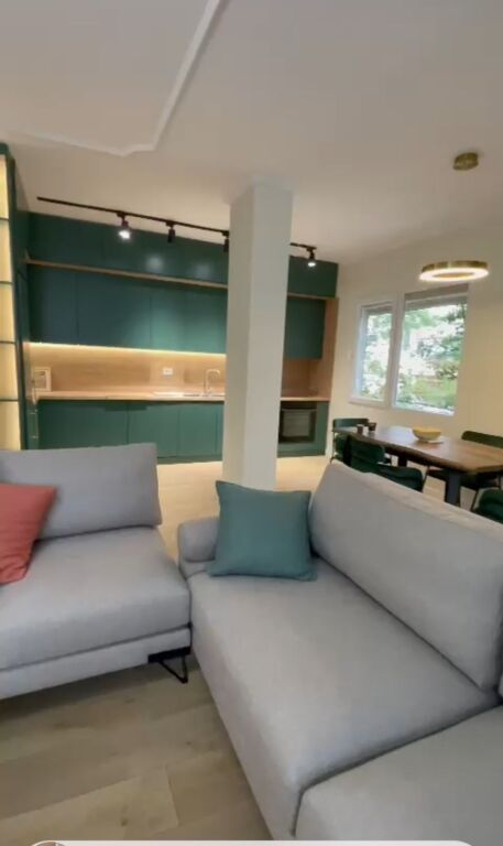 Jepet  me qera apartament  2 +1+2  Kristal centërr