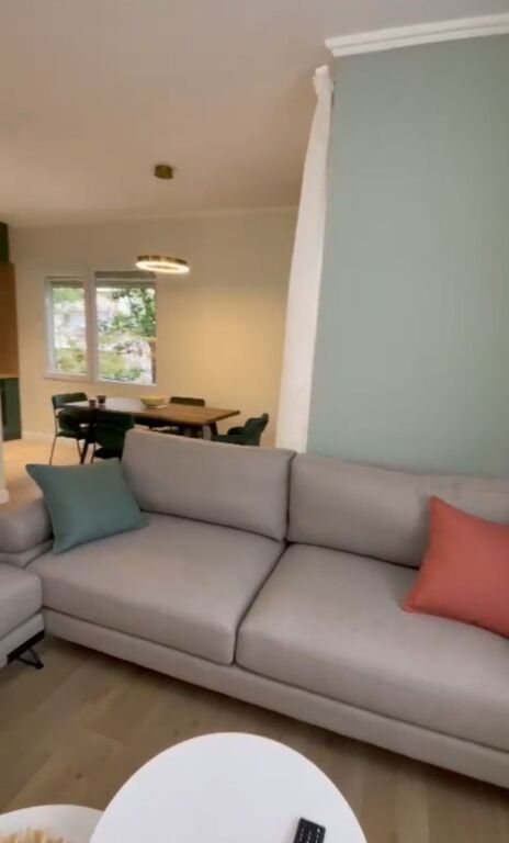 Jepet  me qera apartament  2 +1+2  Kristal centërr