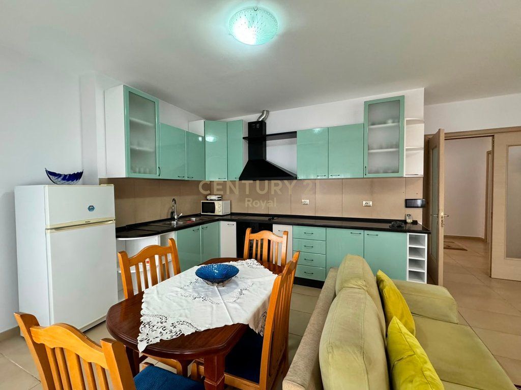 JEPET ME QIRA APARTAMENT 2+1 PRANE RRUGES SE KAVAJES 800 € /Muaj