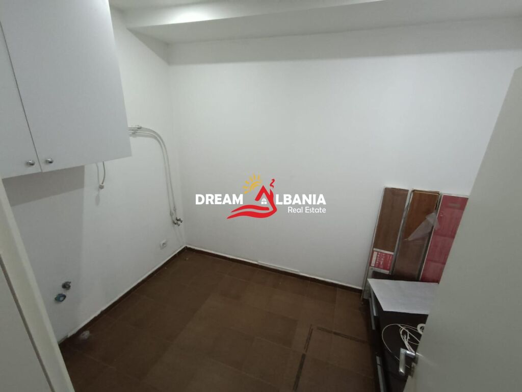 Appartamento in Affitto 3+1+2 Bagni (Spazio UFFICIO) a Zogu i Zi a Tirana (ID 4231498)