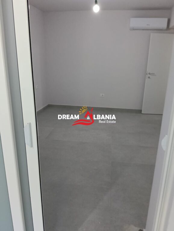 Jepet me qera ambient biznesi në zonen e Brrylit pranë Maternitetit të Ri (ID 42611554)