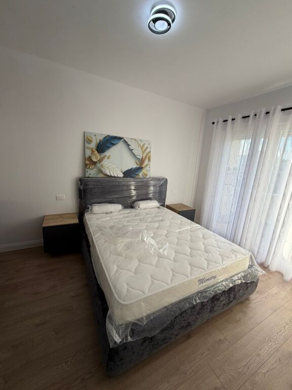 🏡 Shitet Apartament 1+1 | Shkëmbi i Kavajës, përballë Hotel Belavista