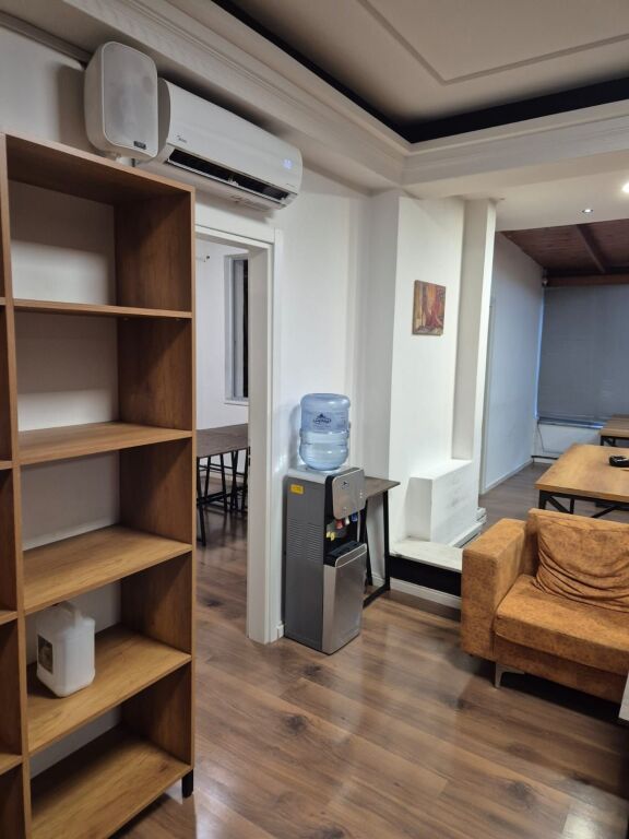 Locale in affitto - Via Kavaja