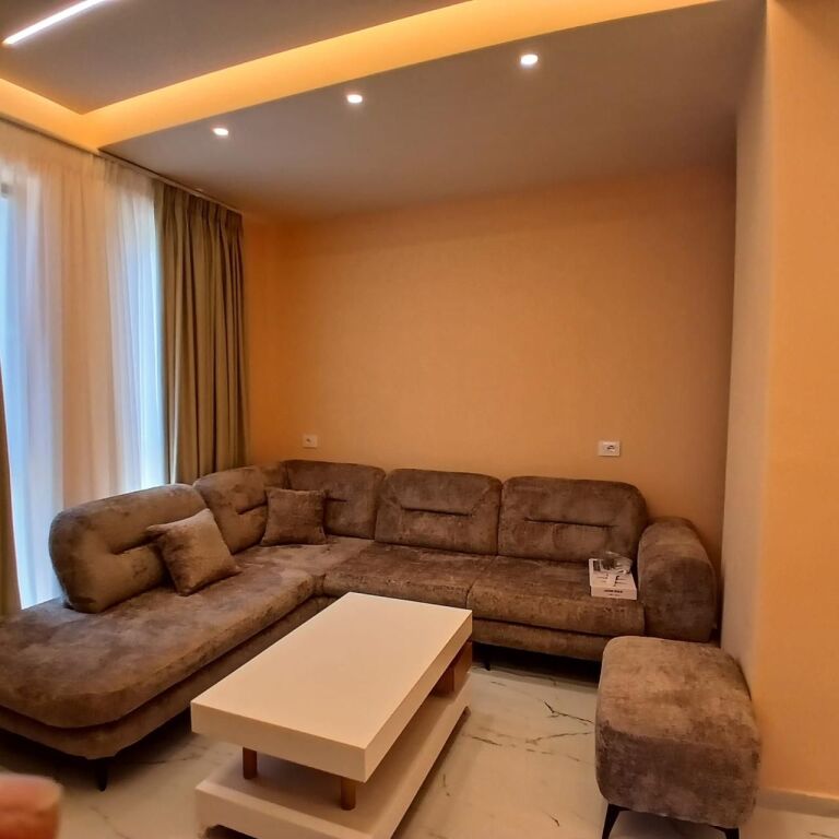 Apartament 1+1 per qira tek Shkolla e Bashkuar.