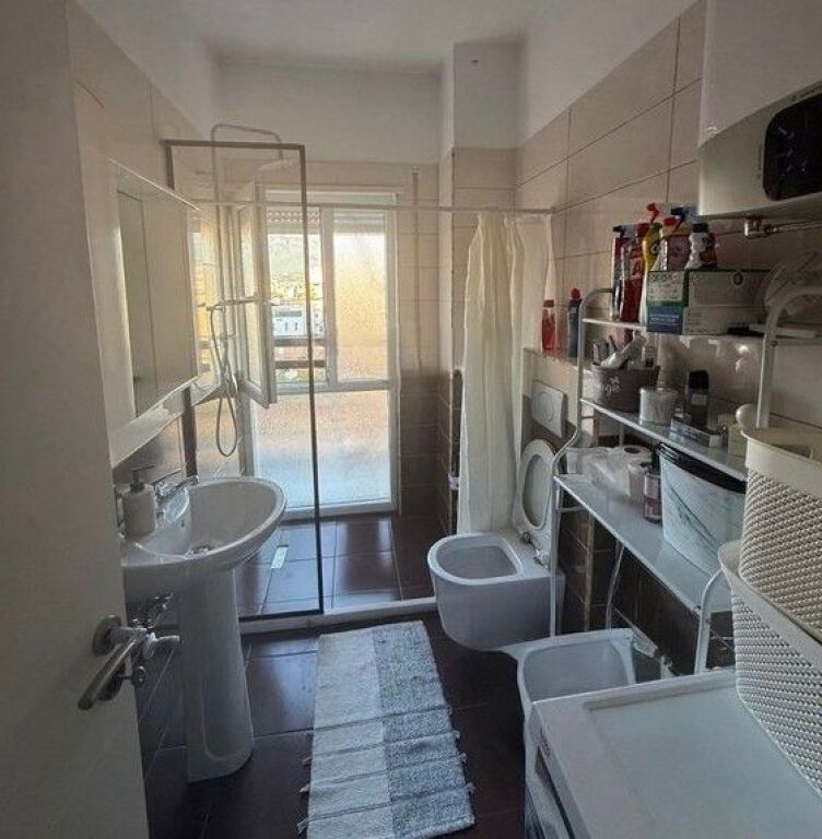 Shitet apartament 1+1 pranë Selvisë, te Rruga 4 Dëshmorët