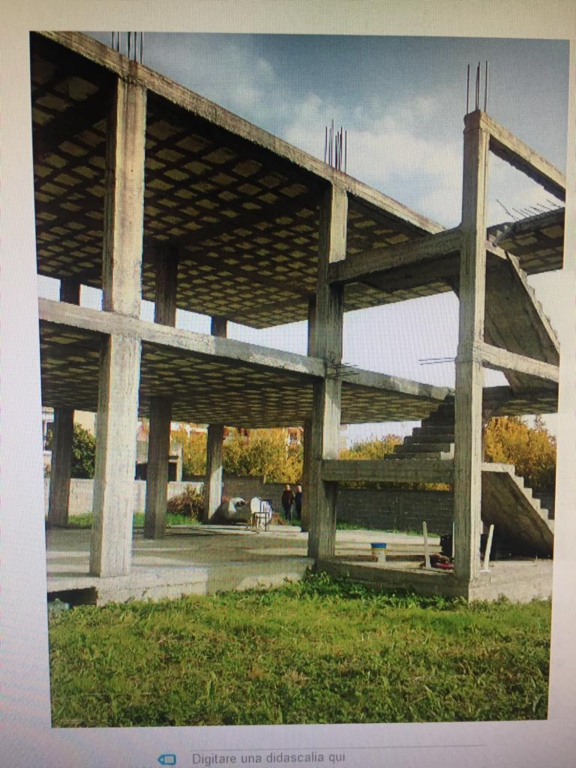 Scheletro in cemento armato a 2 piani in vendita – 200m² costruiti su terreno di 500m²+