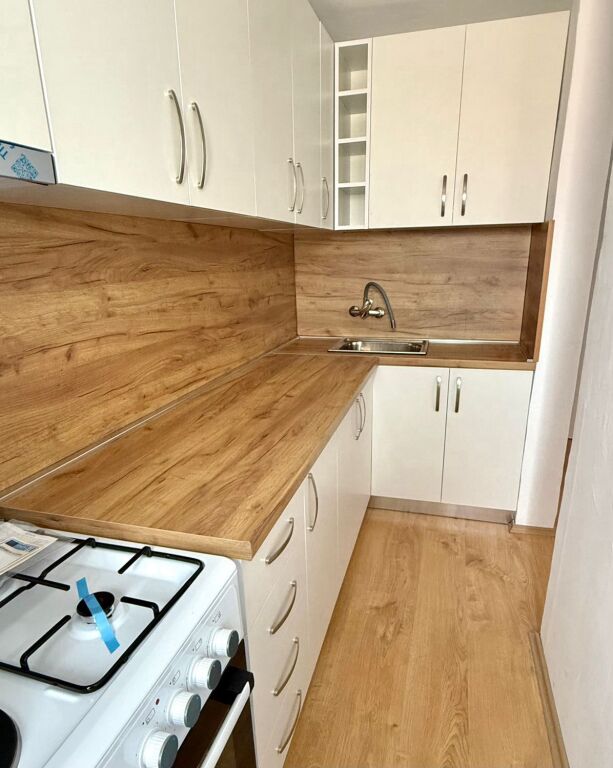 Jepet me qira apartament 1+1 në Rrugën Bardhyl 480 Mije Leke