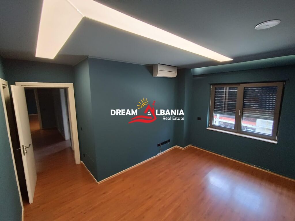 Appartamento in Affitto 3+1+2 Bagni (Spazio UFFICIO) a Zogu i Zi a Tirana (ID 4231498)